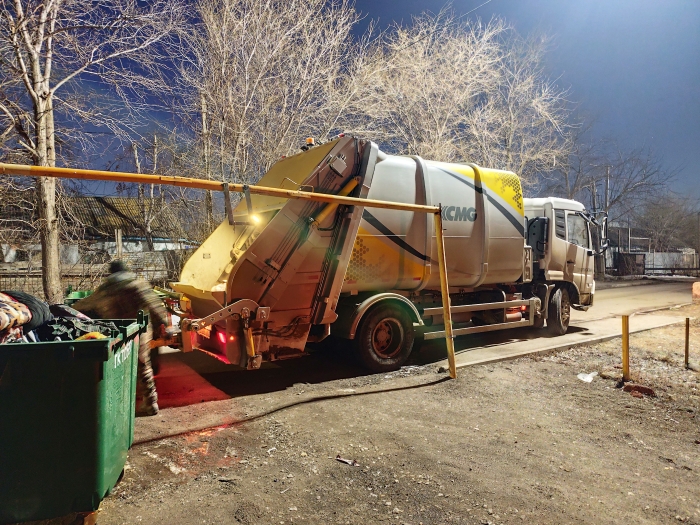 徐工后裝壓縮式垃圾車助力阿斯塔納：高效環保，助力城市清潔