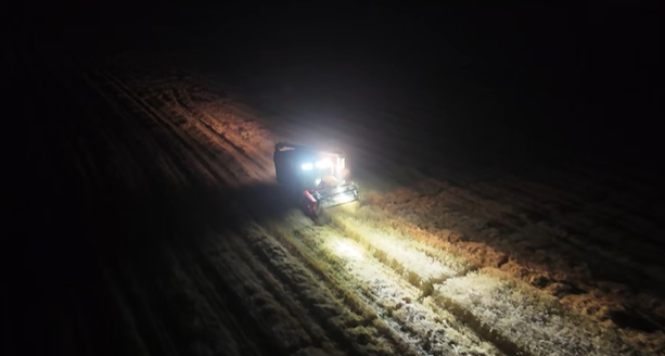 XR720履帶式谷物聯(lián)合收割機(jī)安徽、江西等地跨區(qū)作業(yè)