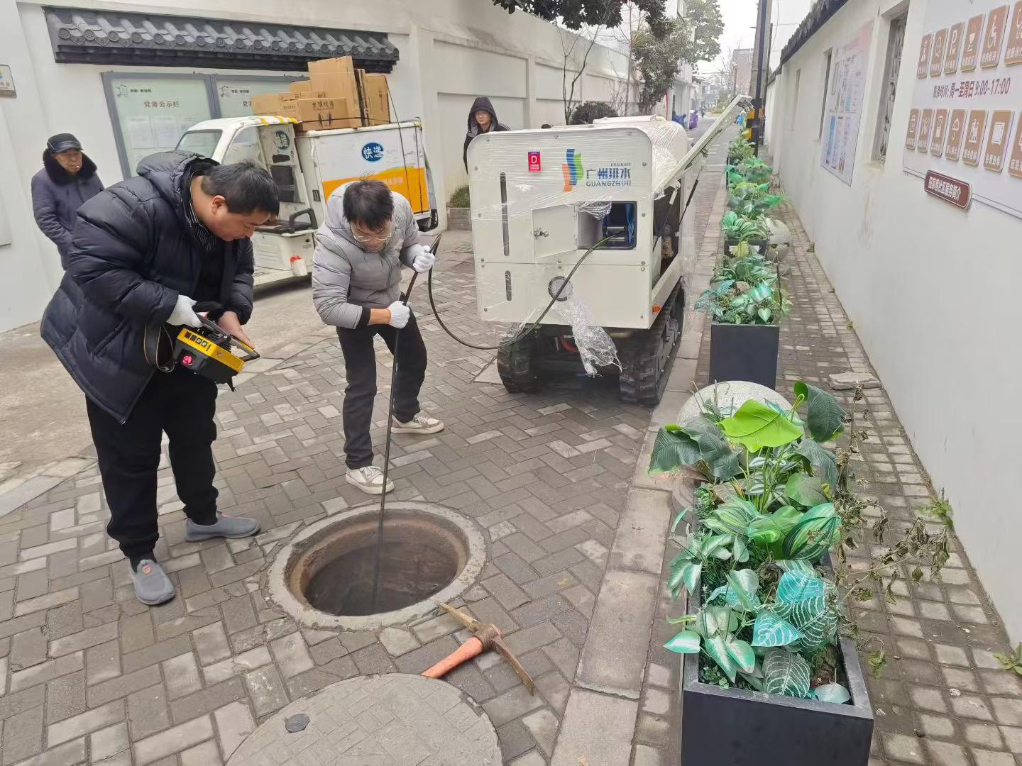 徐工小型管網設備，成功解決狹窄路段管網中存在的堵塞問題