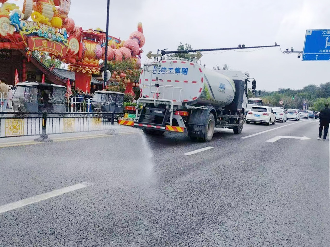 徐工灑水車在開封：多模式作業守護城市潔凈與清新