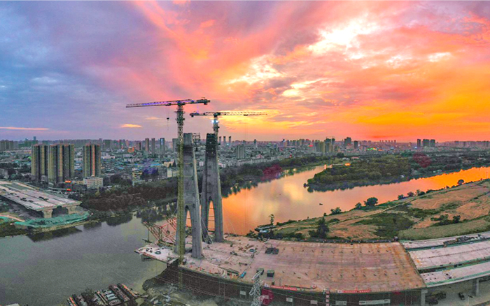 “兄弟聯手”搭起國內市政最寬鋼箱梁橋