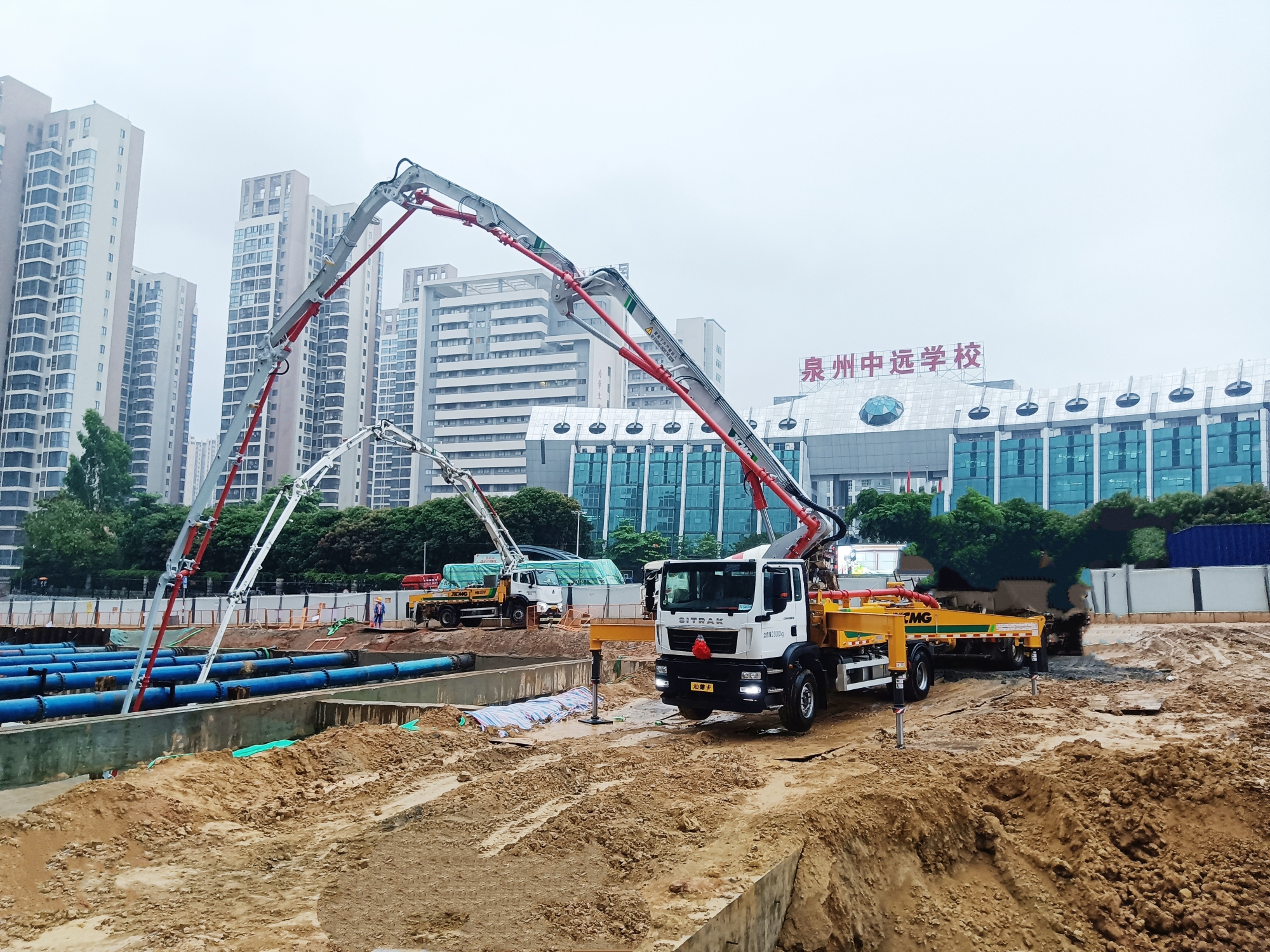 徐工混凝土成套化裝備高效澆筑泉州快速路改造工程！
