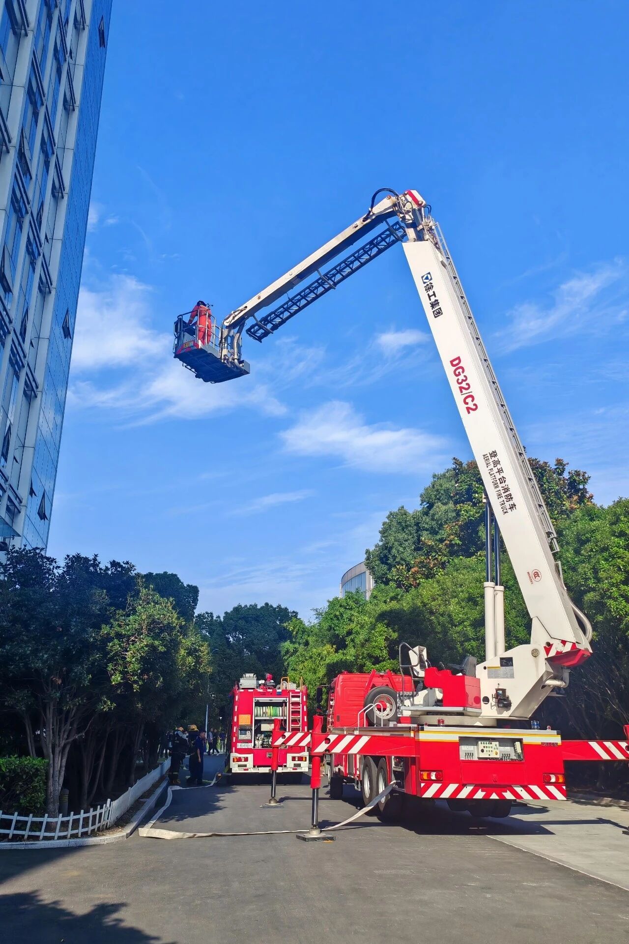 千區(qū)萬樓練消防，徐工32米登高平臺消防車以練筑防！